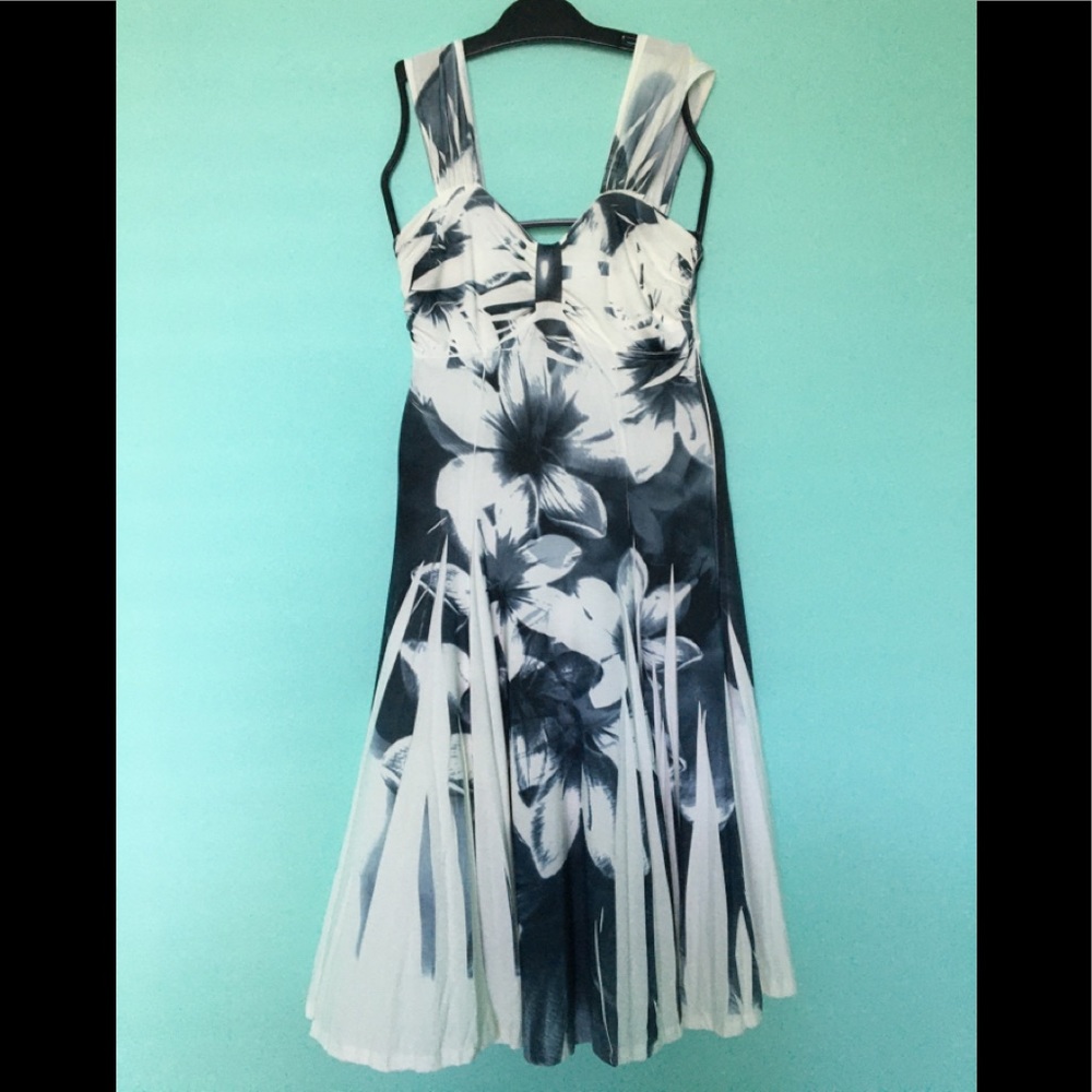 Pretty Woman Sweetheart Sleeveless Dress NWOT